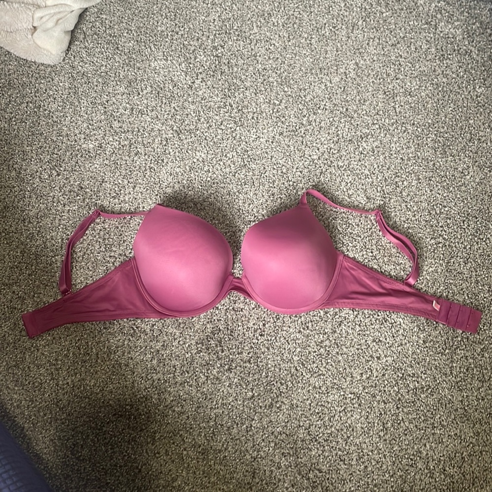 wear everywhere VS PINK bra